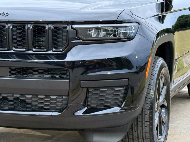 Used 2025 Jeep Grand Cherokee L Altitude RWD image 11