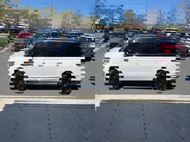 Used 2023 Lincoln Navigator L Black Label image 4