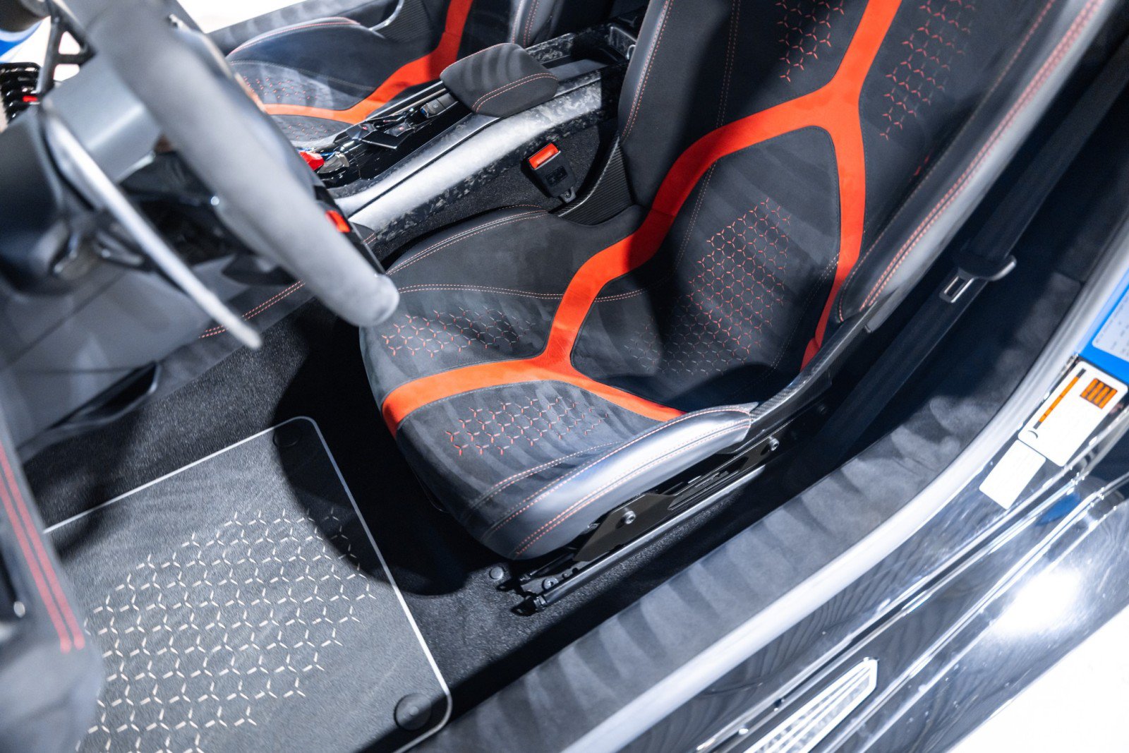 Used 2018 Lamborghini Huracan Performante AWD/4WD image 40