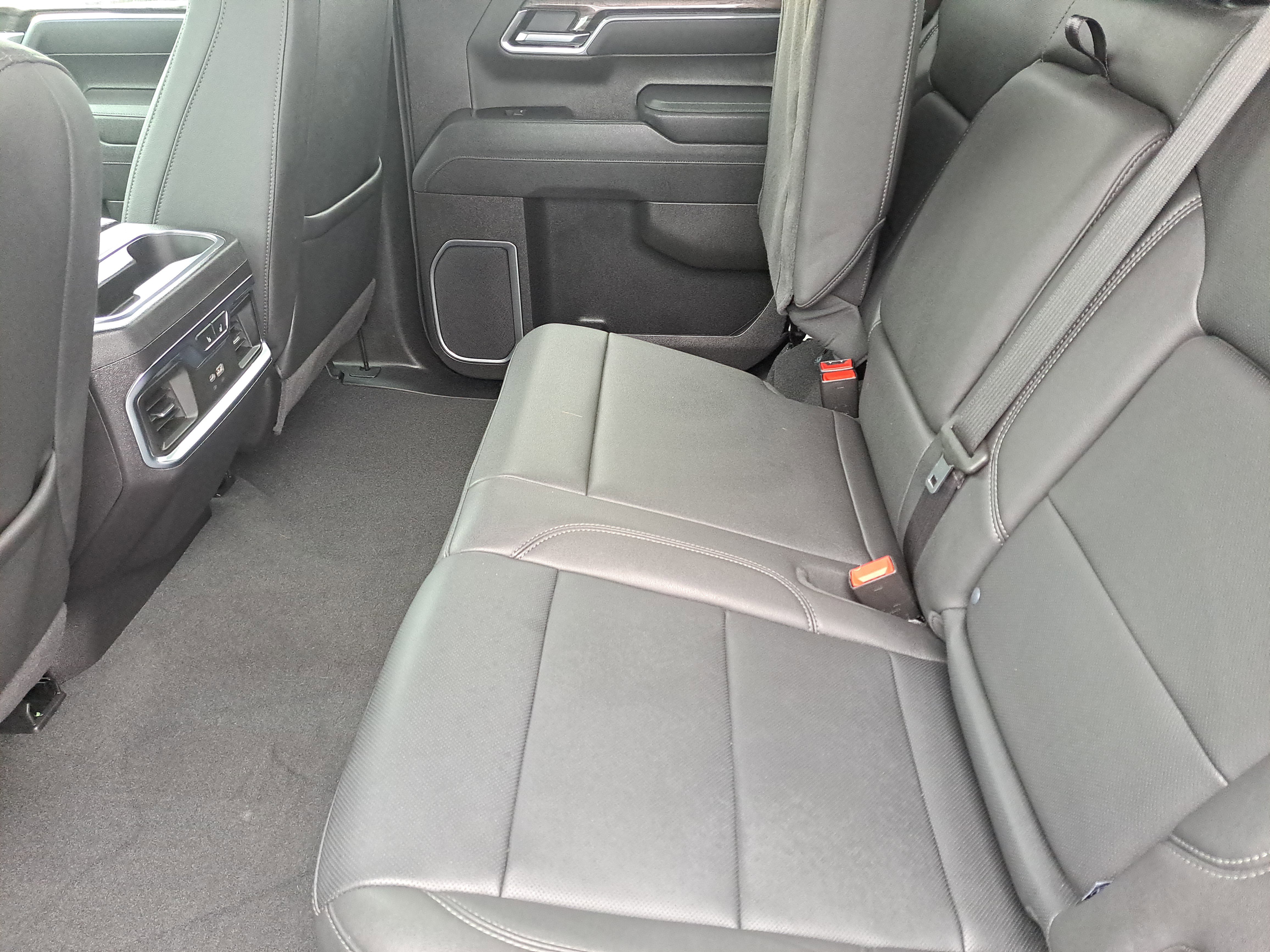 Certified 2025 Chevrolet Silverado 1500 LTZ w/ Technology Package image 9