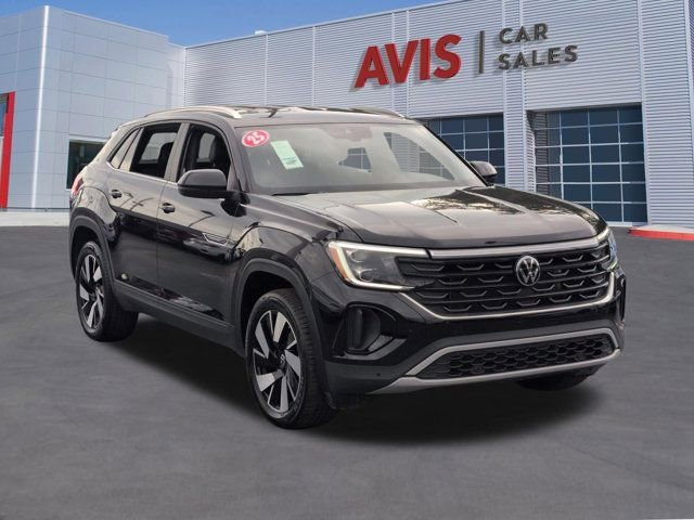Used 2025 Volkswagen Atlas Cross Sport SE FWD image 3