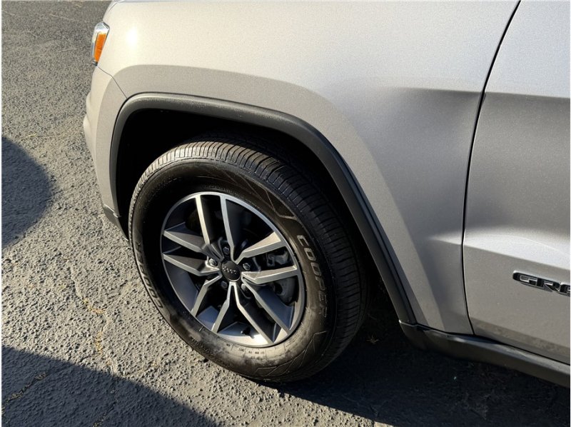 Used 2020 Jeep Grand Cherokee Limited w/ Luxury Group II image 11