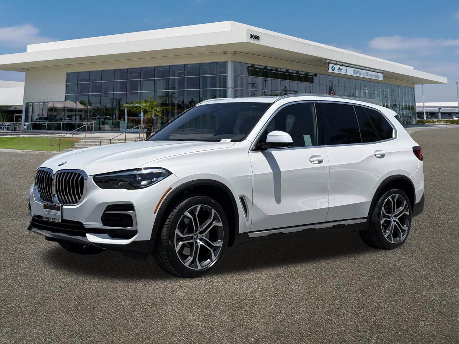 Certified 2023 BMW X5 xDrive40i w/ Premium Package AWD/4WD image 5
