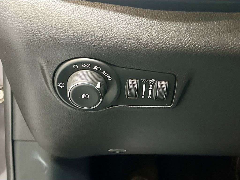 Used 2024 Jeep Compass Limited image 10