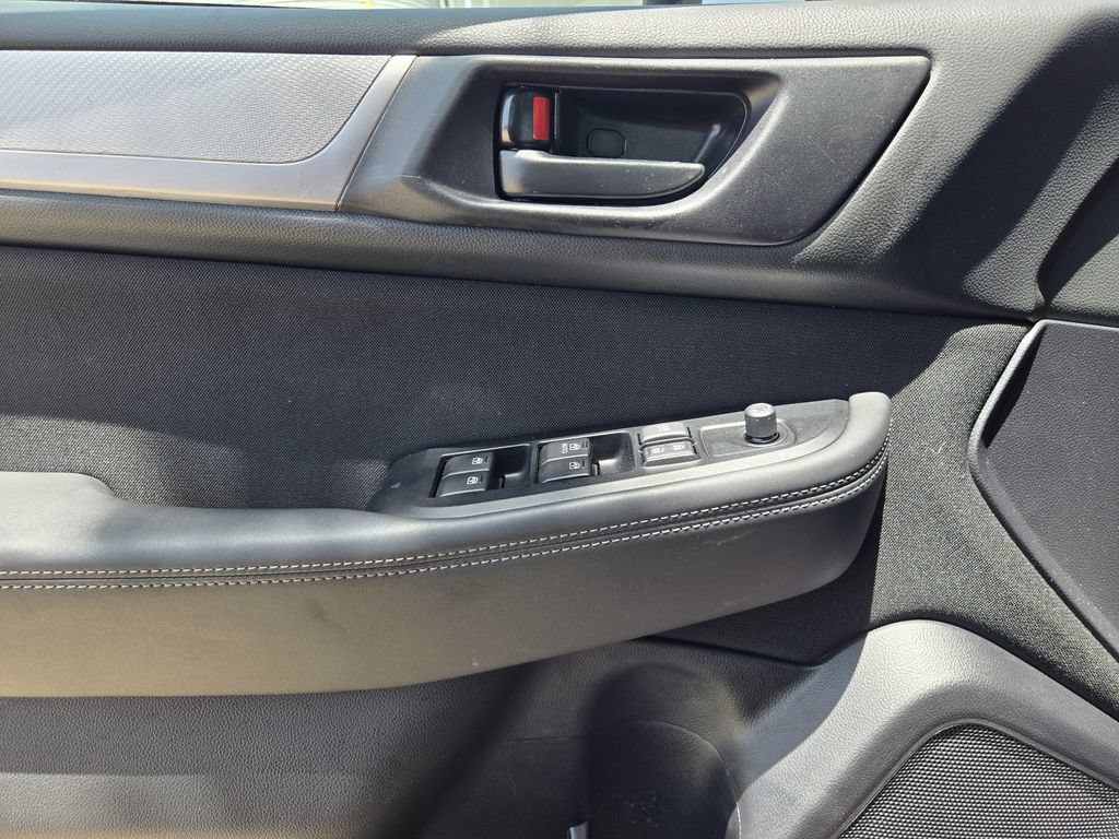 Used 2019 Subaru Outback 2.5i AWD/4WD image 15