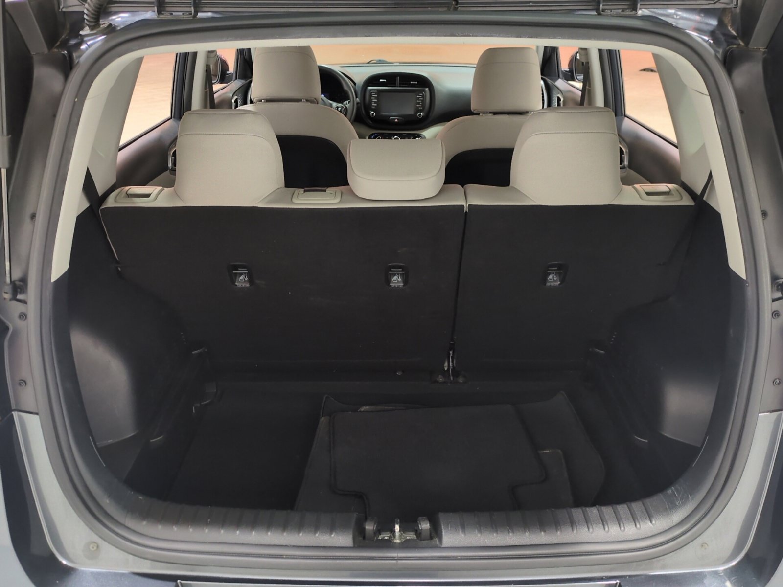Used 2020 Kia Soul LX FWD image 11