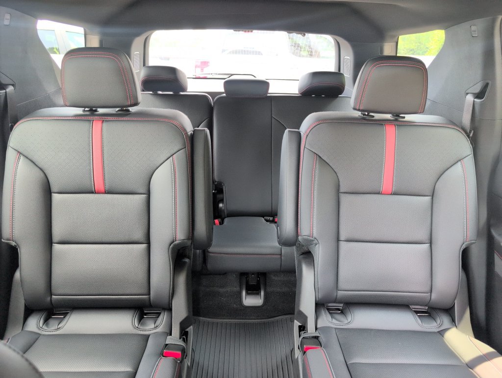 New 2026 Chevrolet Traverse RS w/ LPO, Floor Liner Package FWD image 27