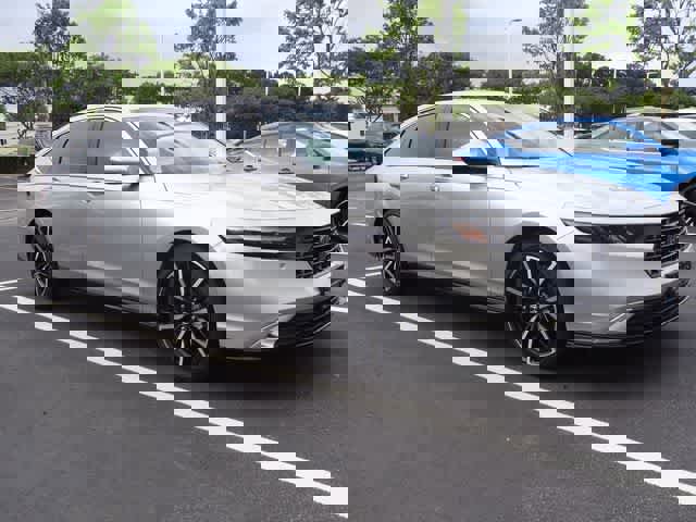 Used 2025 Honda Accord Touring image 4