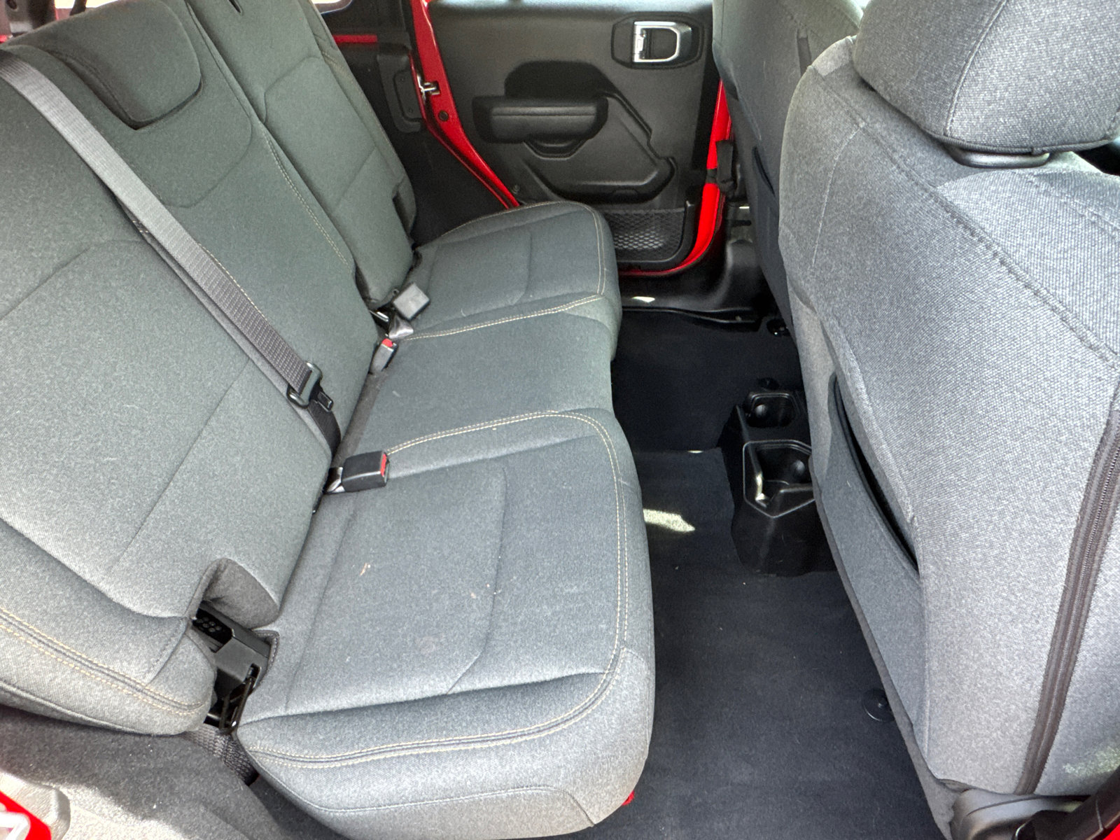 Used 2025 Jeep Wrangler Sport S image 16