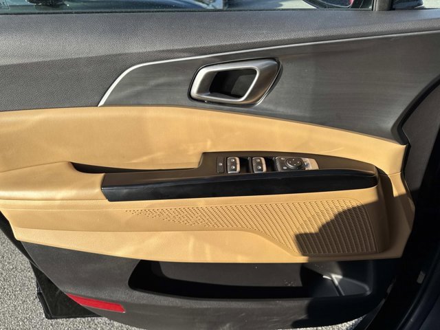 Used 2024 Kia Carnival LX image 7