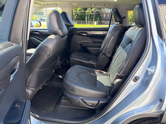 Used 2023 Toyota Highlander Platinum AWD/4WD image 16