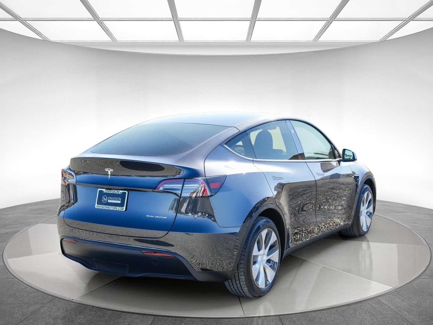 Used 2024 Tesla Model Y Long Range AWD/4WD image 4