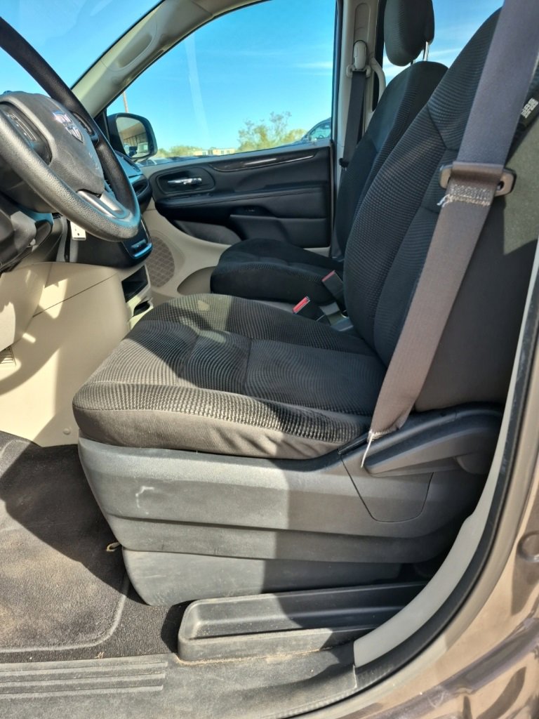 Used 2020 Dodge Grand Caravan SE w/ UConnect Hands-Free Group image 22