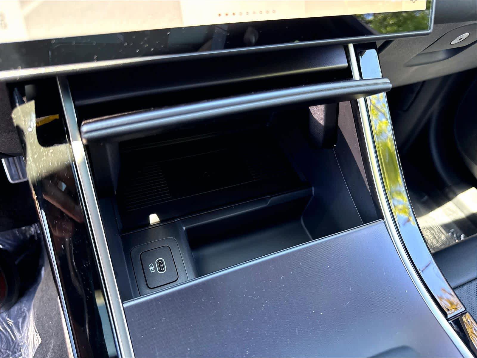 New 2026 Land Rover Range Rover Velar Dynamic SE AWD/4WD image 23