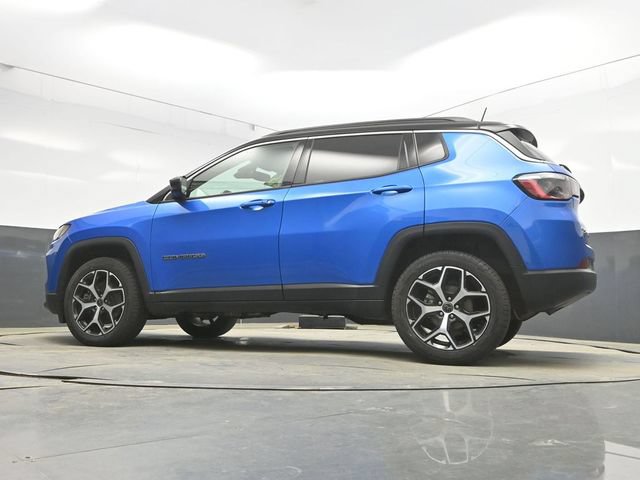 Used 2025 Jeep Compass Limited AWD/4WD image 32