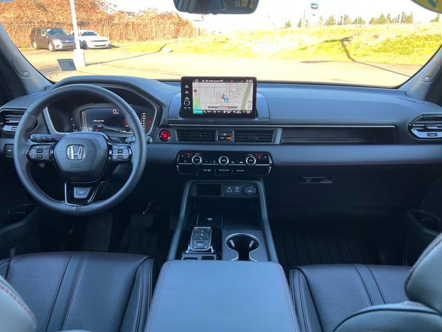 Certified 2025 Honda Pilot Black Edition image 14