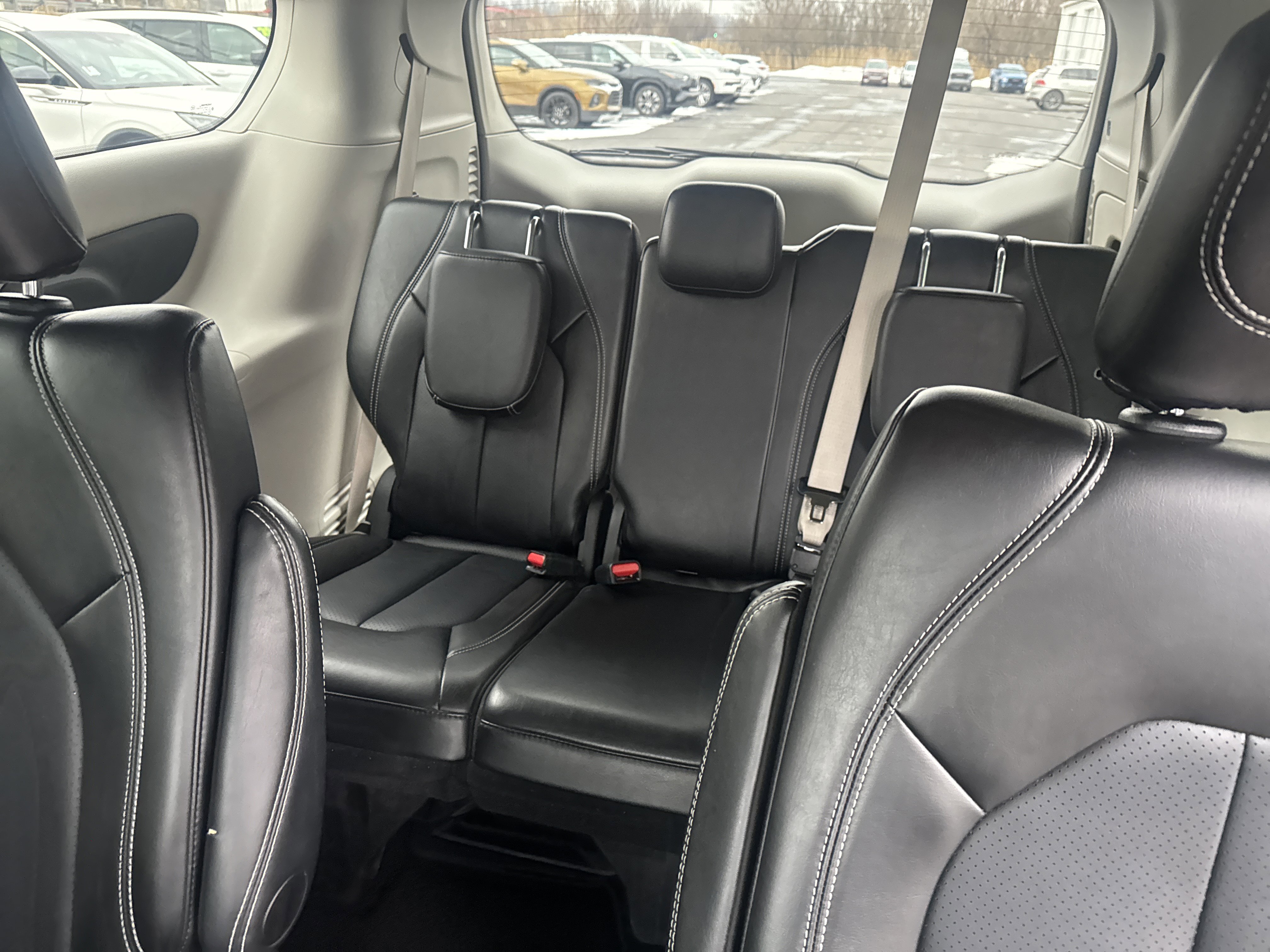 Used 2024 Chrysler Pacifica Touring-L image 14