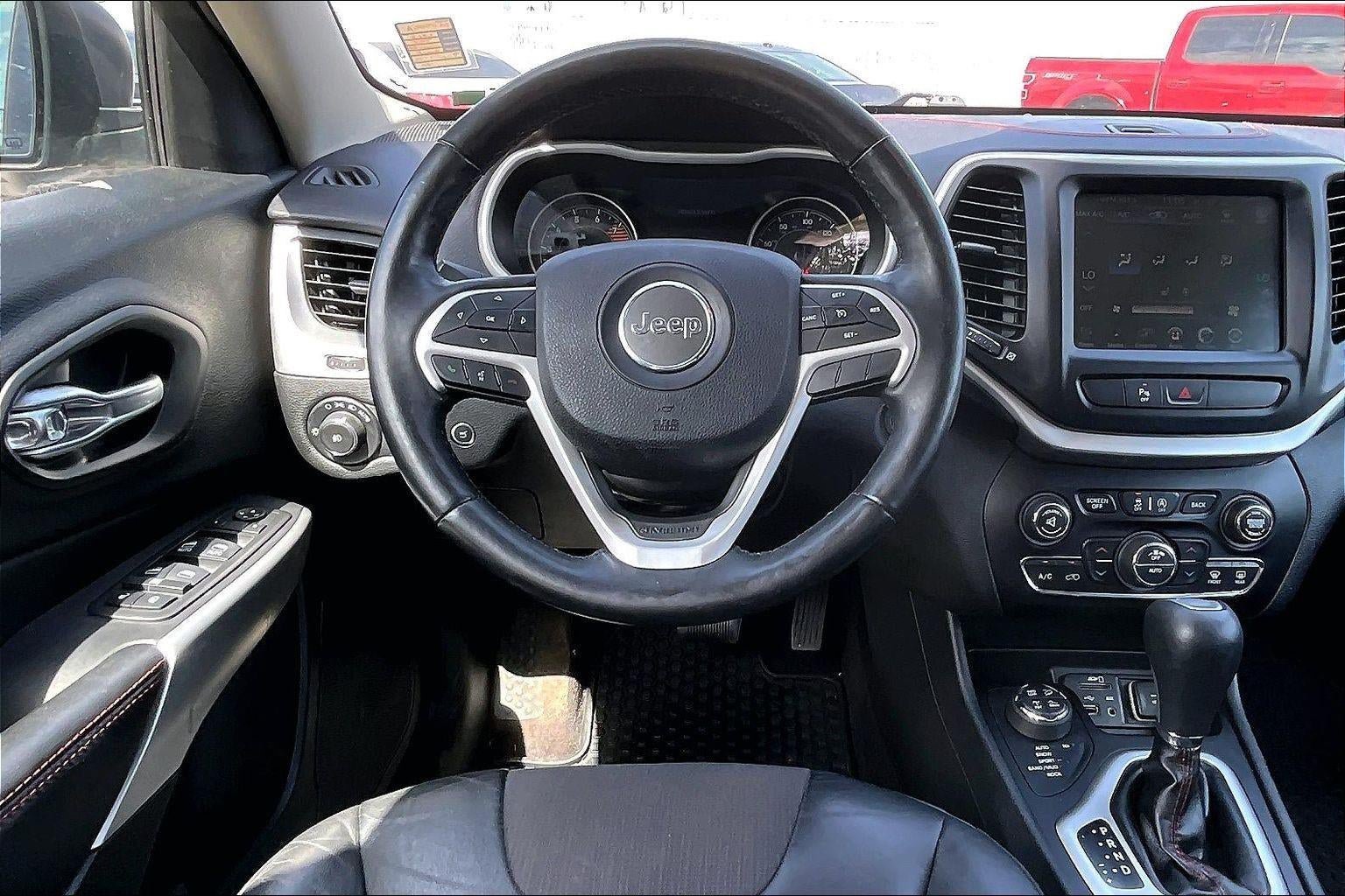 Used 2018 Jeep Cherokee Trailhawk w/ Comfort/Convenience Group AWD/4WD image 5