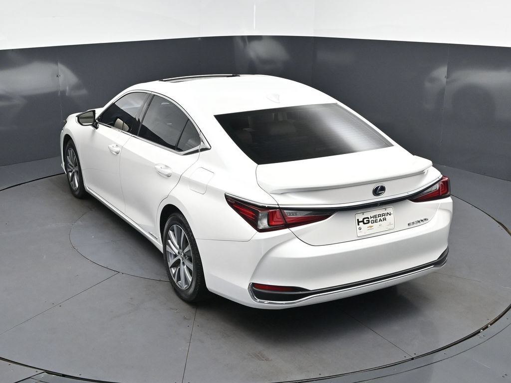 Certified 2021 Lexus ES 300h w/ Accessory Package FWD image 33