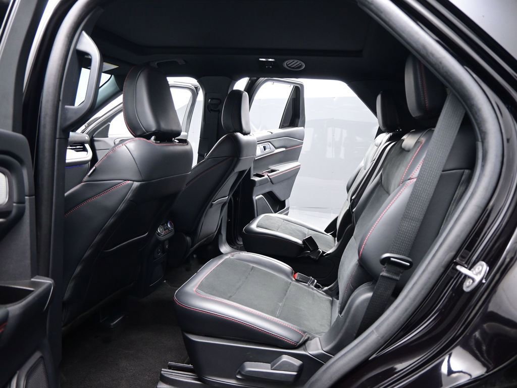 Used 2025 Ford Explorer ST image 22