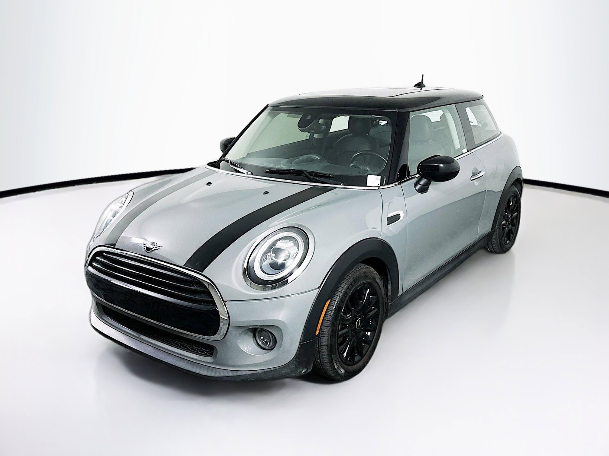Used 2020 MINI Cooper 2-Door Hardtop image 3