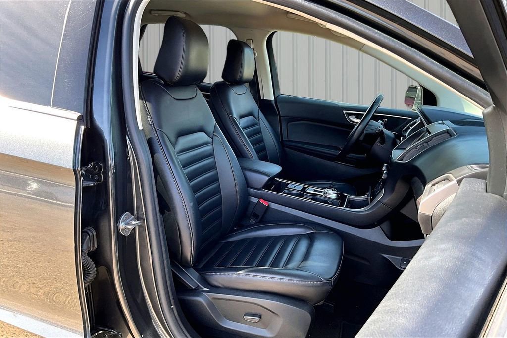 Used 2020 Ford Edge SEL w/ Convenience Package image 17