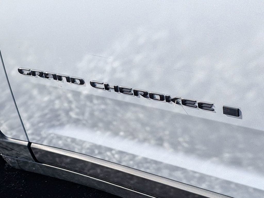 Used 2024 Jeep Grand Cherokee L Altitude image 13