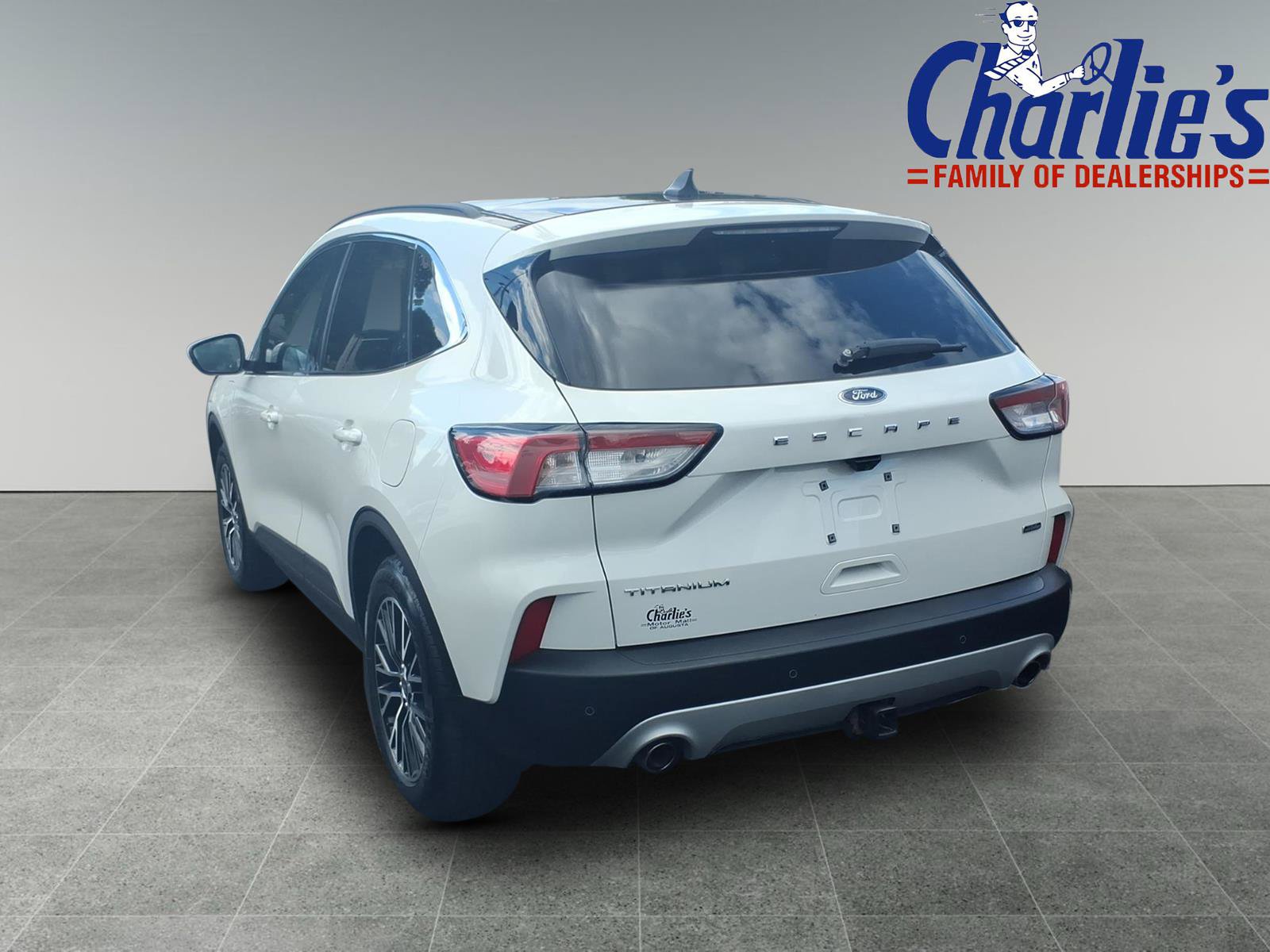 Used 2022 Ford Escape Titanium w/ Class II Trailer Tow Package FWD image 5