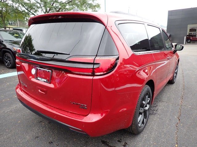 New 2026 Chrysler Pacifica Limited image 6