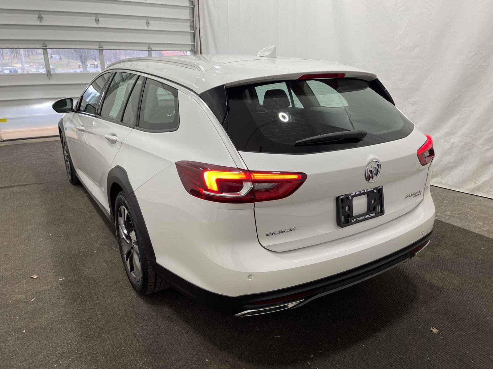 Used 2018 Buick Regal Essence w/ Driver Confidence Package #1 image 12