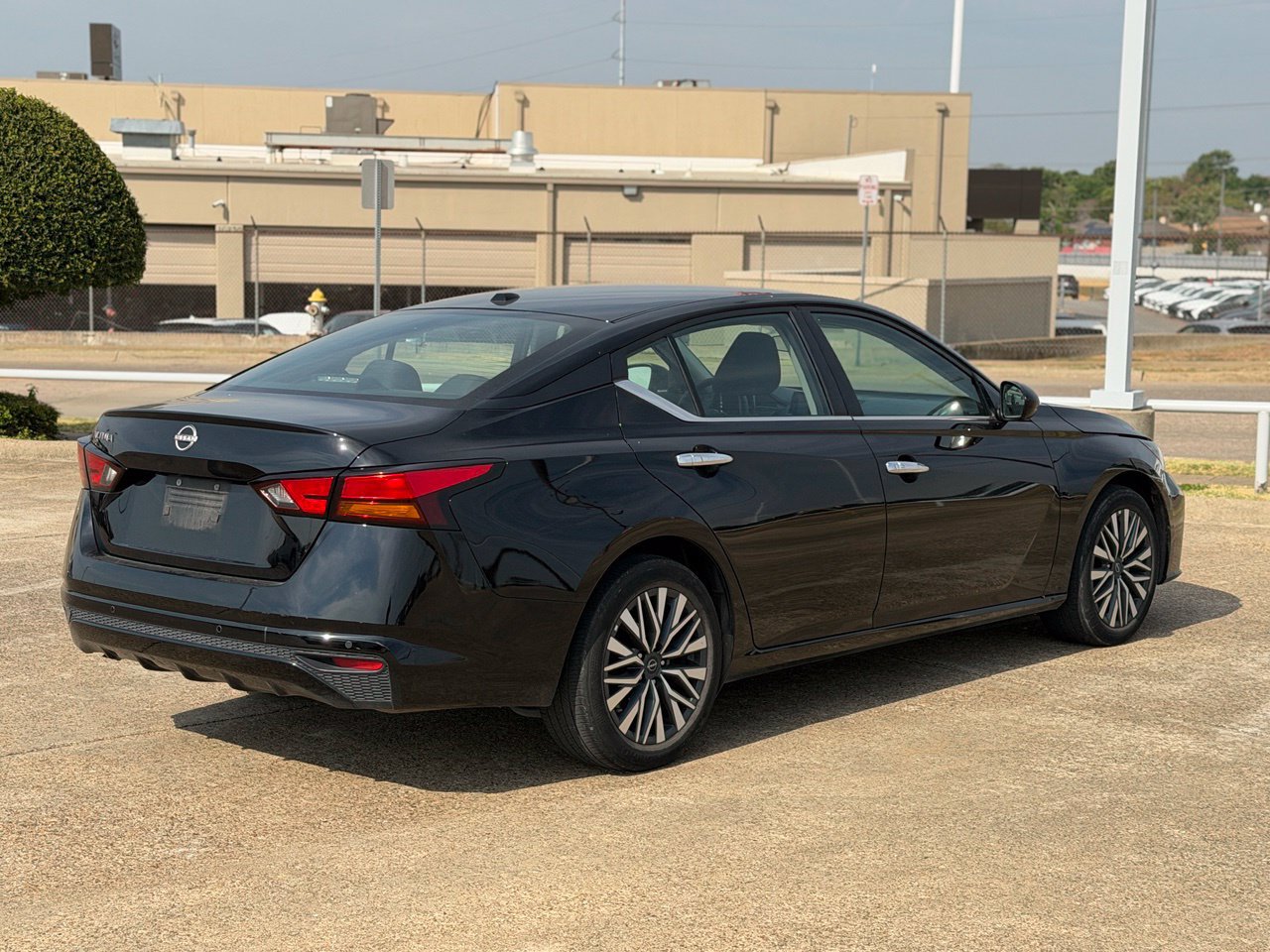 Used 2025 Nissan Altima 2.5 SV FWD image 5