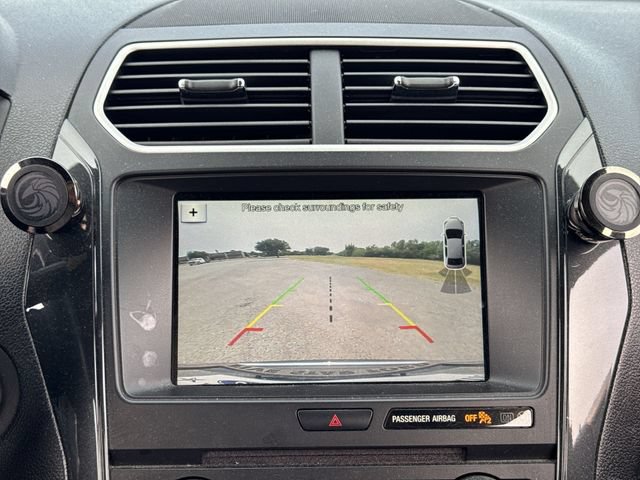 Used 2018 Ford Explorer XLT w/ Equipment Group 201A FWD image 17