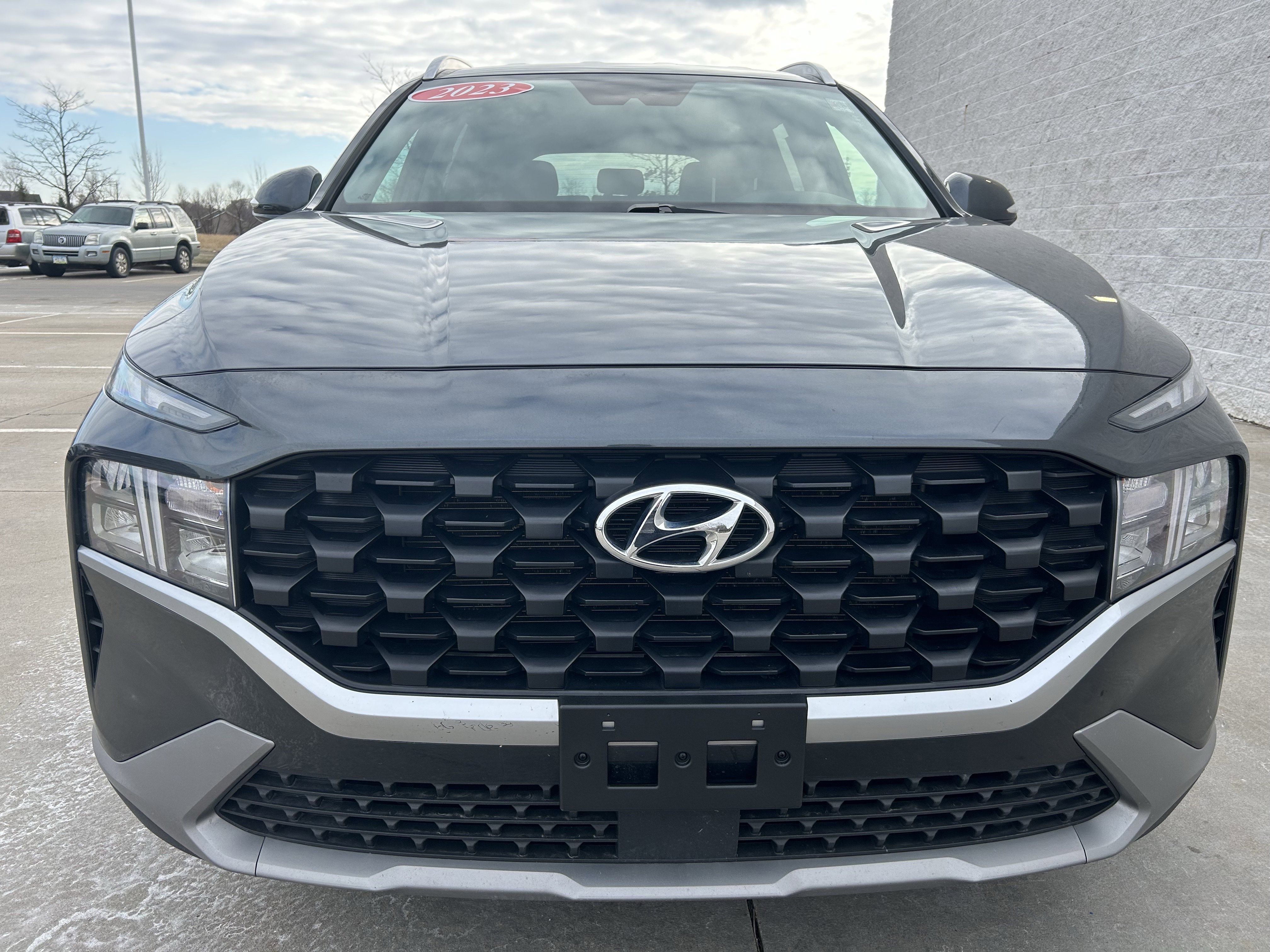 Used 2023 Hyundai Santa Fe SEL image 2