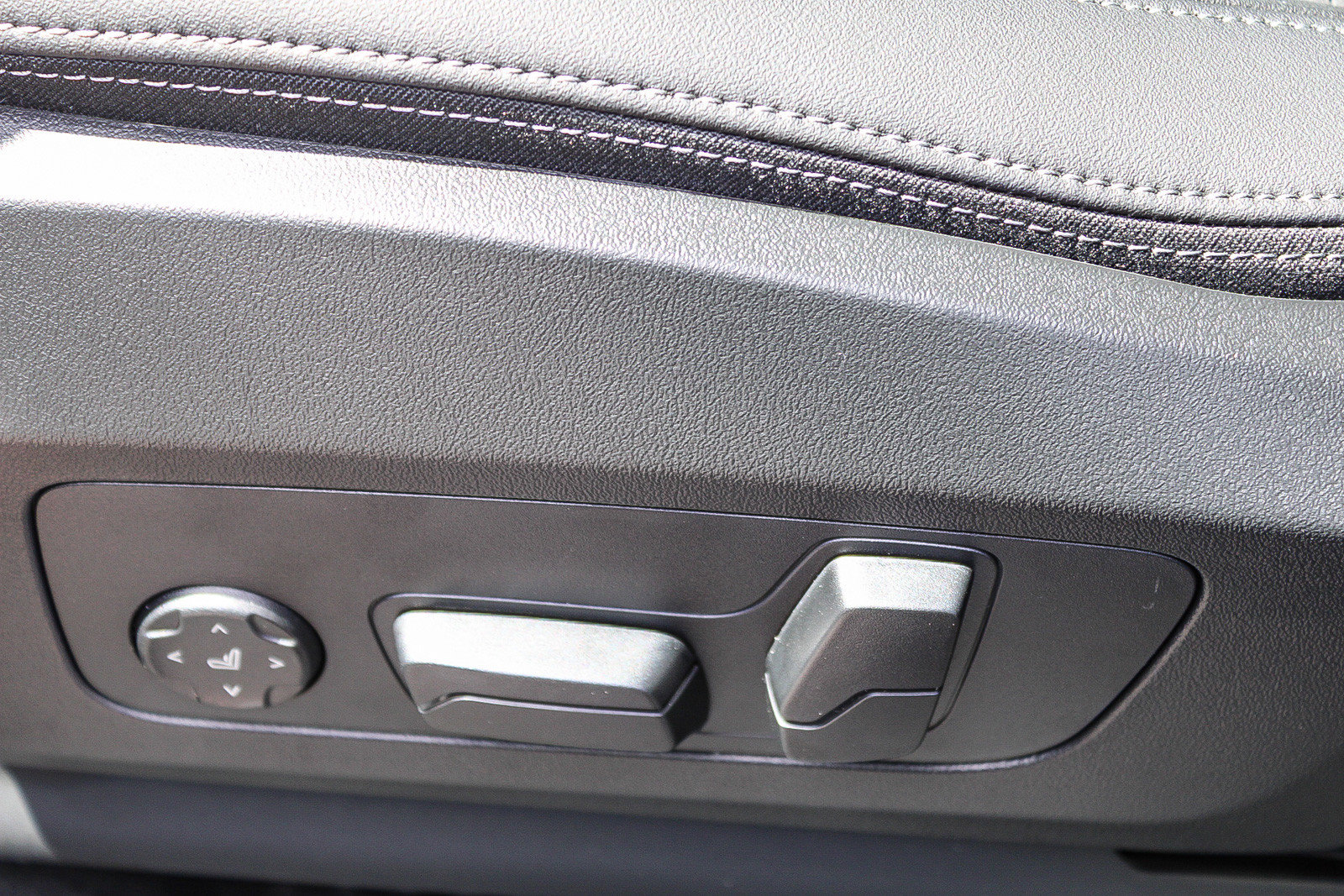 New 2026 BMW X1 xDrive28i AWD/4WD image 18