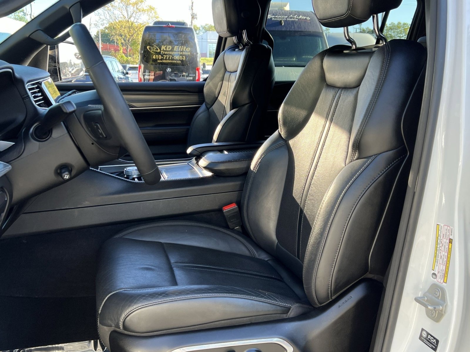 Used 2024 Jeep Wagoneer L Series II w/ Flexible Seating Group image 11