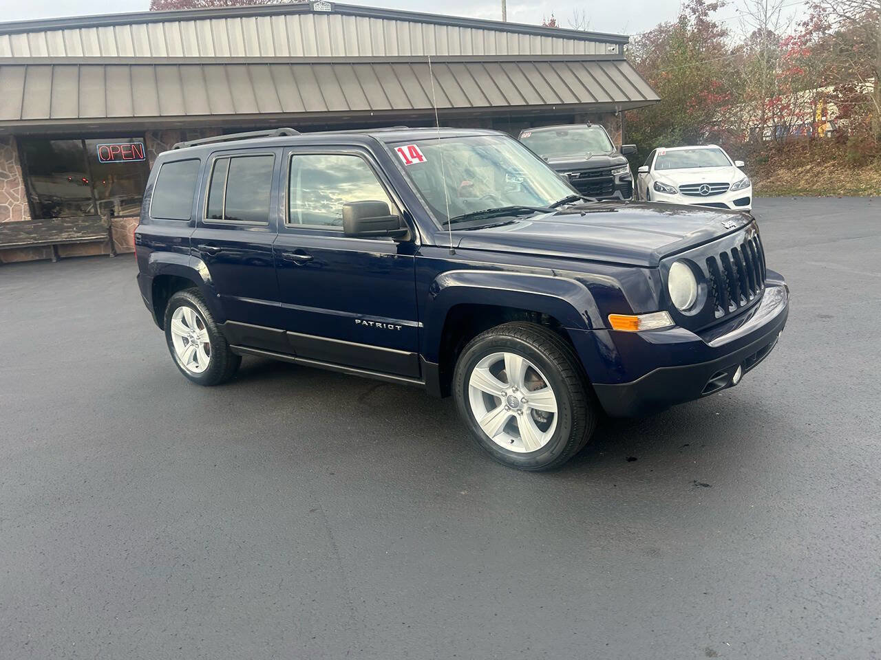 Used 2014 Jeep Patriot Latitude FWD image 15