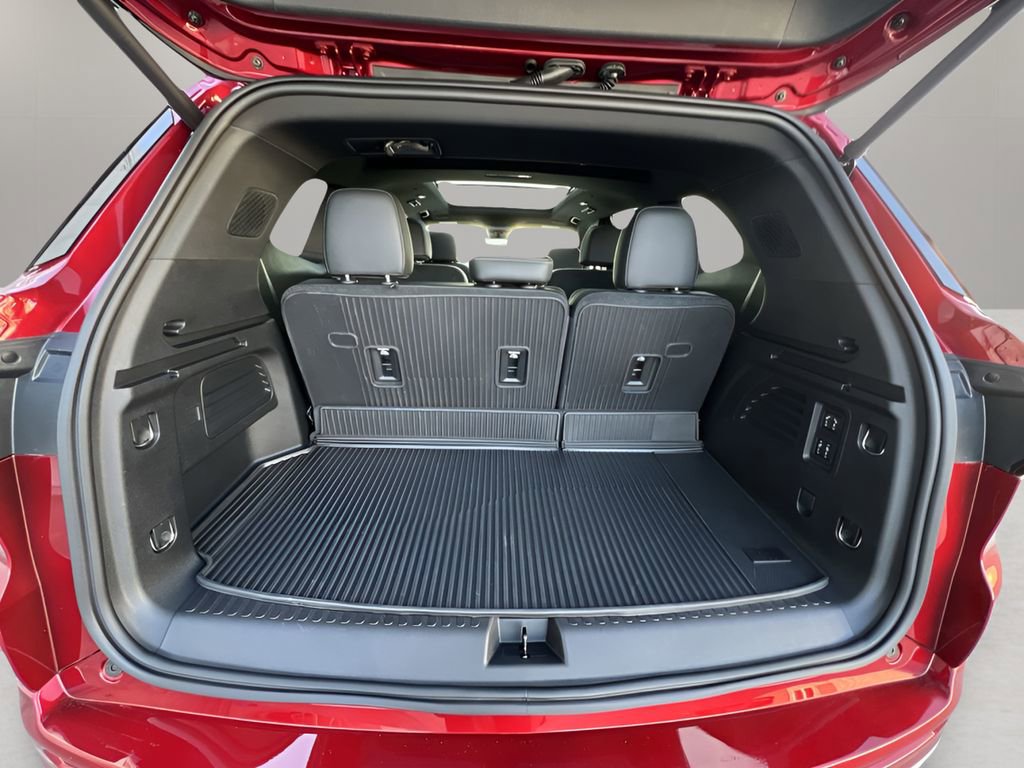 Certified 2025 Buick Enclave Avenir image 27