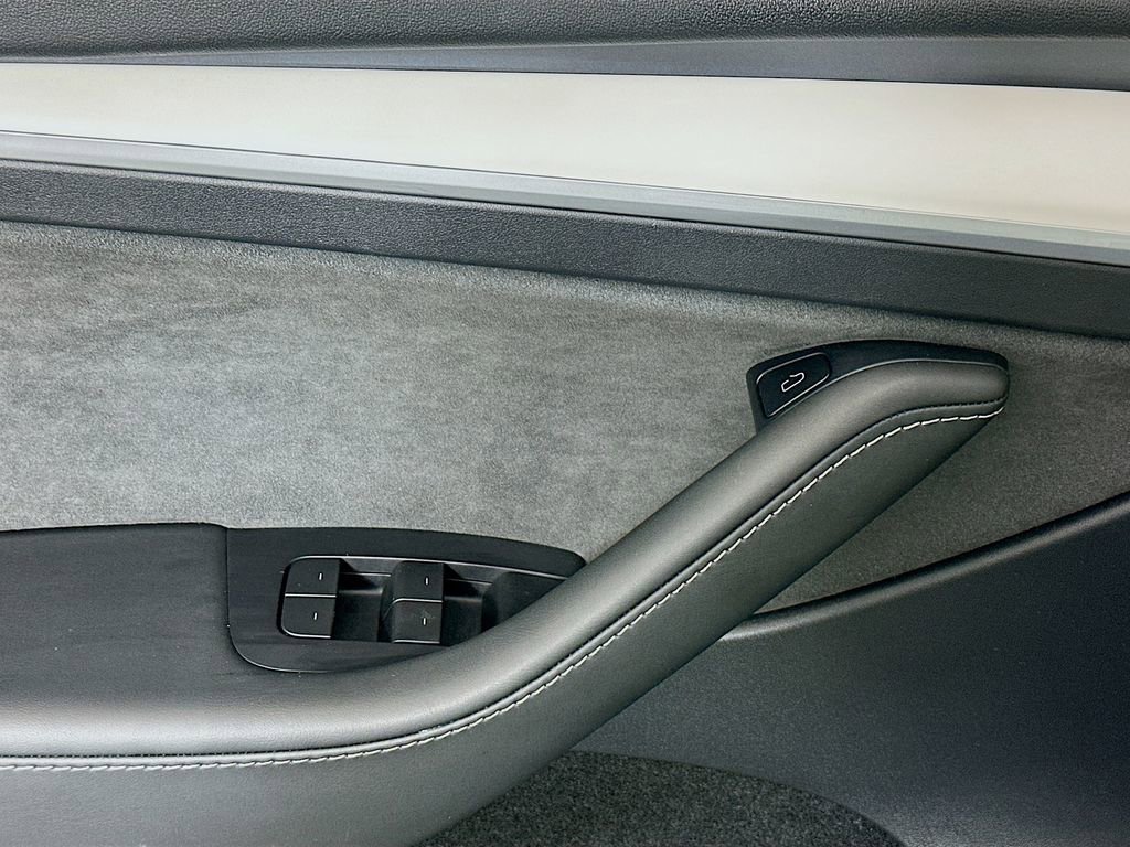 Used 2022 Tesla Model Y Performance image 18