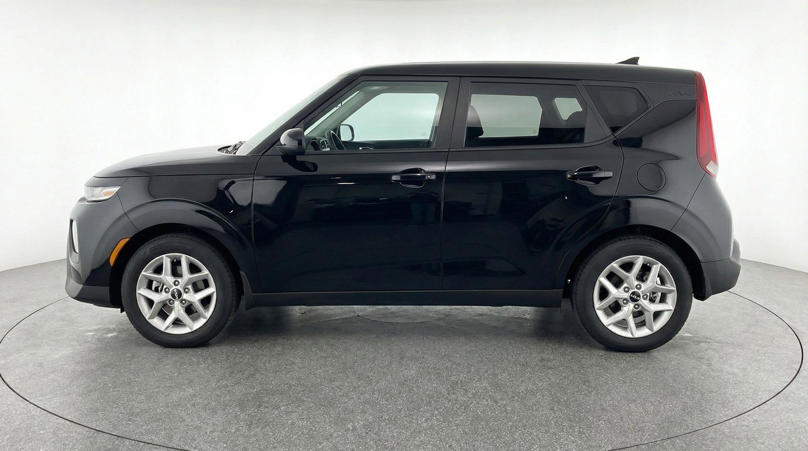 Used 2025 Kia Soul LX w/ LX Technology Package image 5