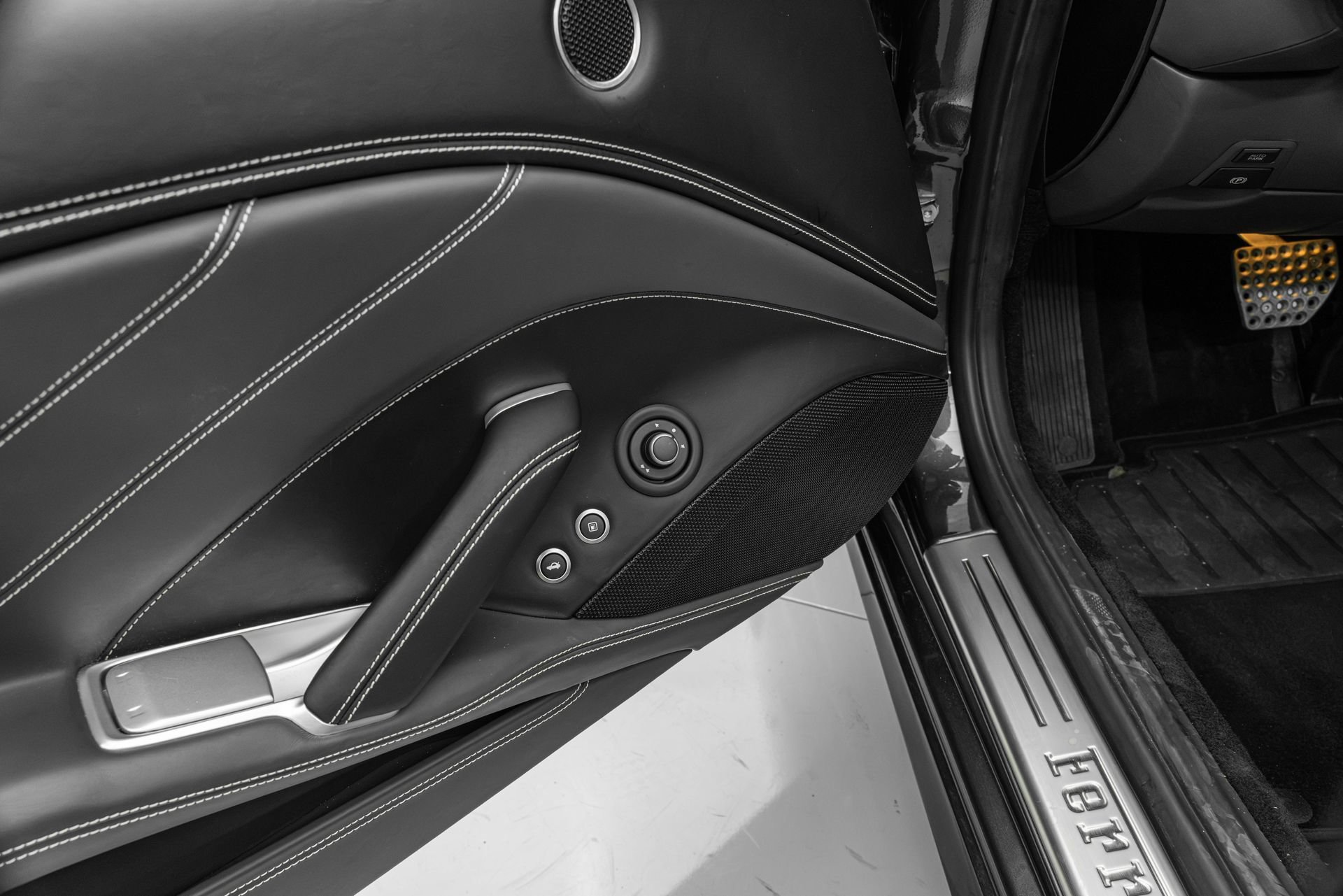 Certified 2016 Ferrari California T RWD image 31