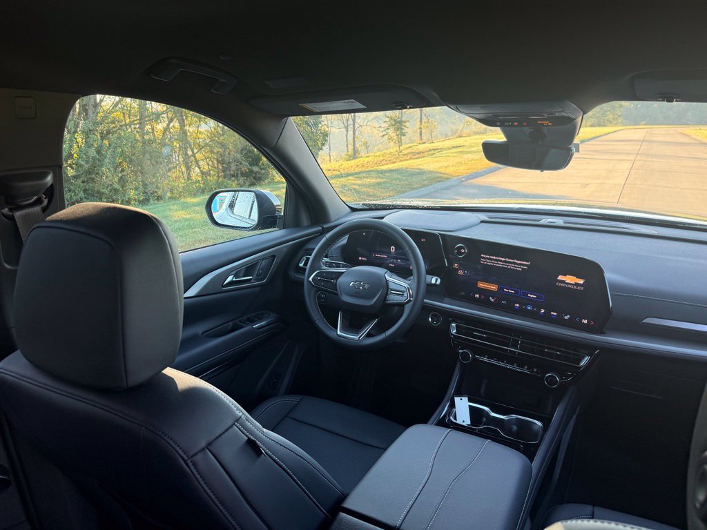 New 2027 Chevrolet Traverse LT w/ Midnight/Sport Edition FWD image 17