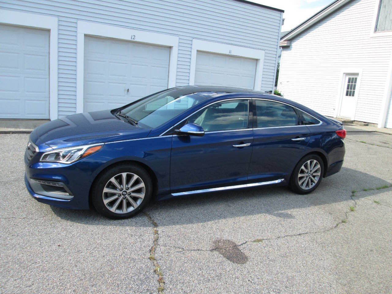 Used 2016 Hyundai Sonata Limited w/ Option Group 04 FWD image 3