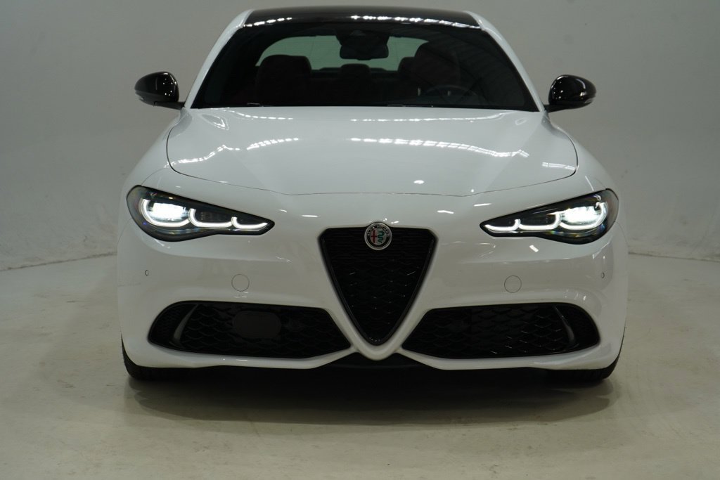 Used 2024 Alfa Romeo Giulia Veloce AWD/4WD image 2