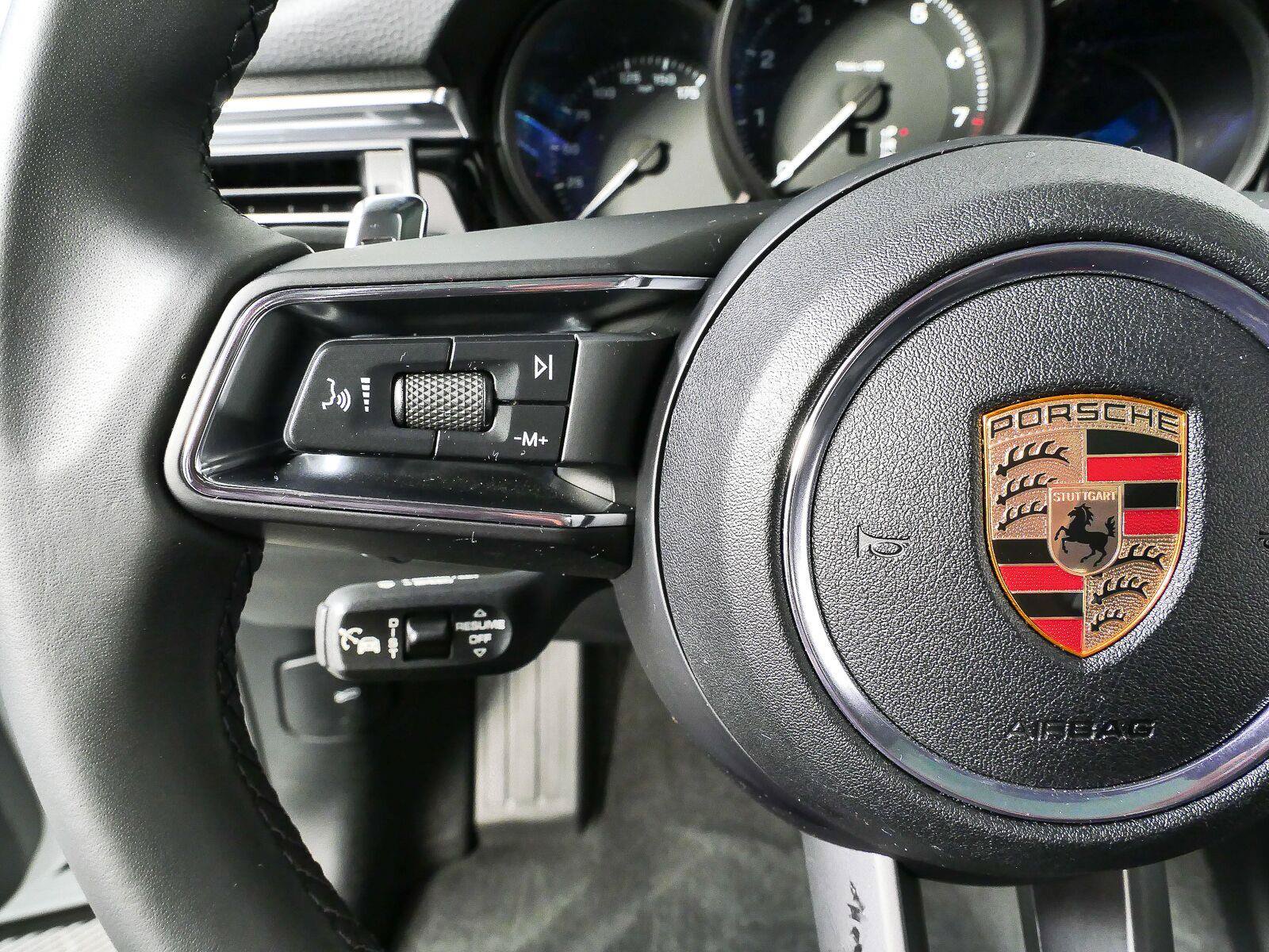 Certified 2025 Porsche Macan Turbo AWD/4WD image 11