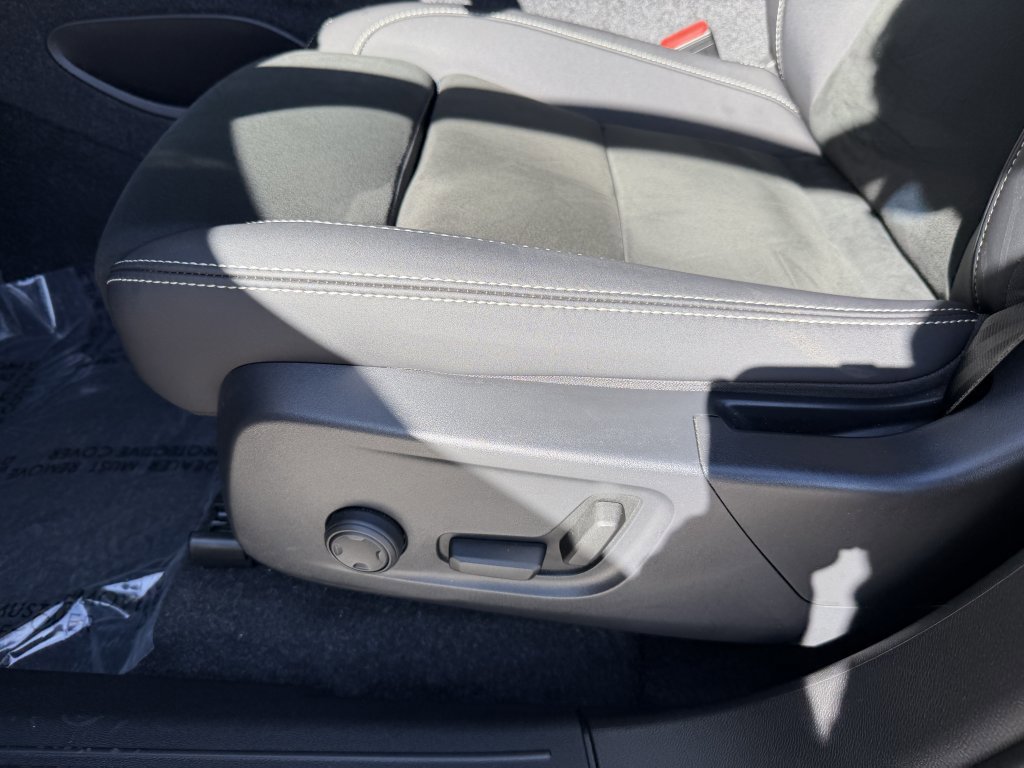 Used 2023 Volvo C40 P8 Recharge Plus image 32