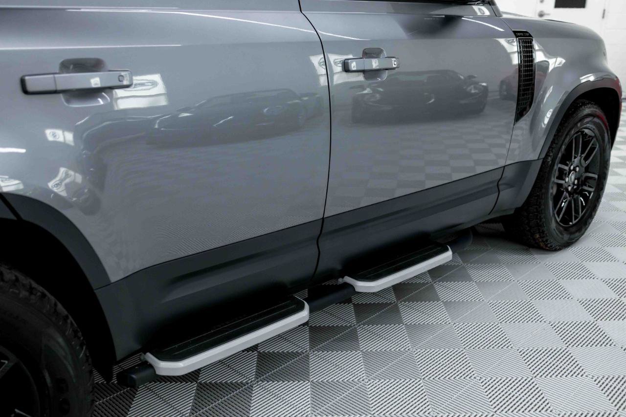 Used 2023 Land Rover Defender 130 SE image 23