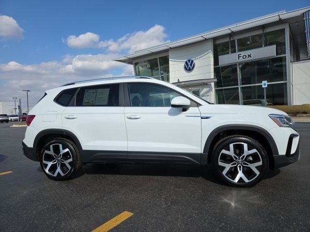 Used 2022 Volkswagen Taos SEL w/ Panoramic Sunroof Package image 1