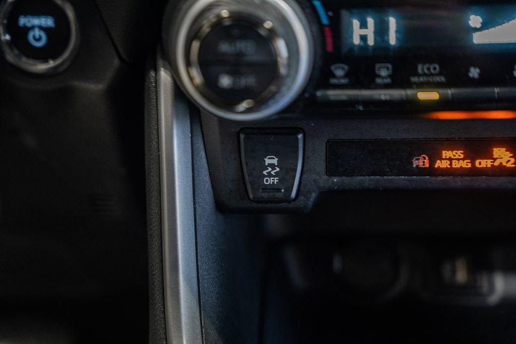 Used 2025 Toyota RAV4 XLE image 22