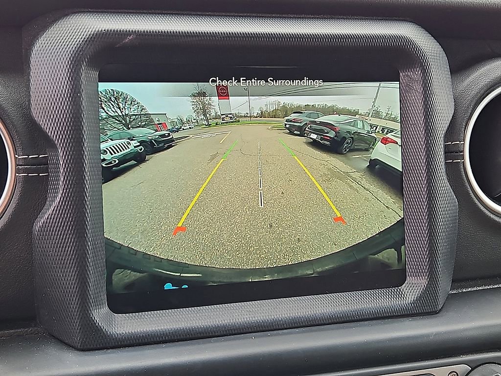 Used 2023 Jeep Wrangler Unlimited Sahara w/ Cold Weather Group AWD/4WD image 21