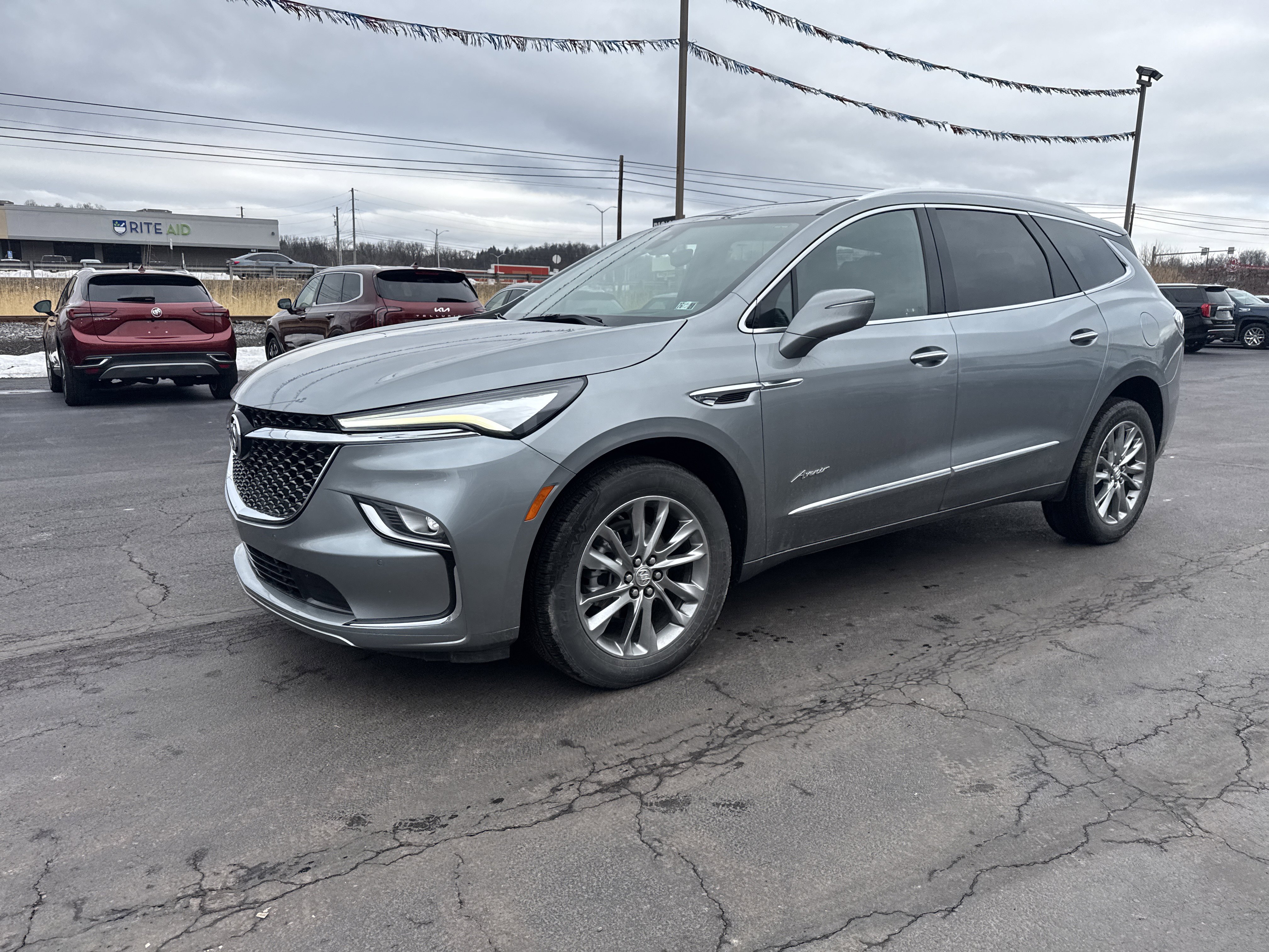 Used 2023 Buick Enclave Avenir image 8